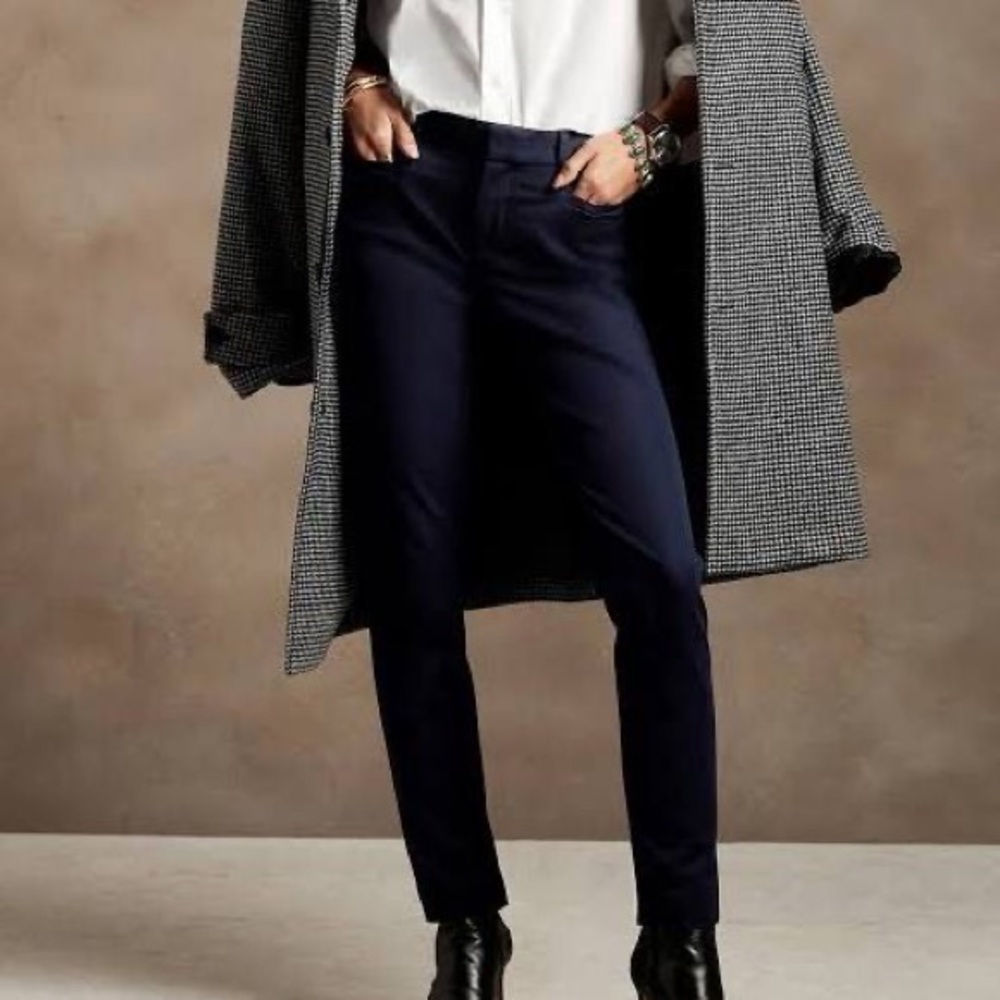 Banana Republic Sloan Pants. Navy 10 Long. NWT